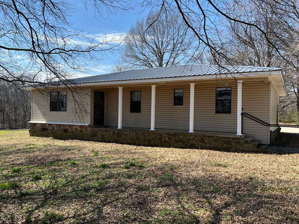 1357 Liberty Church Smith Rd in Brighton, TN - Building Photo