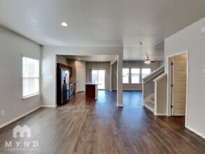 4113 Asher Alley in Saint Hedwig, TX - Foto de edificio - Building Photo
