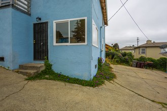 8117 Ney Ave in Oakland, CA - Building Photo - Building Photo