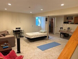306 Sheep Pasture Rd in East Setauket, NY - Building Photo