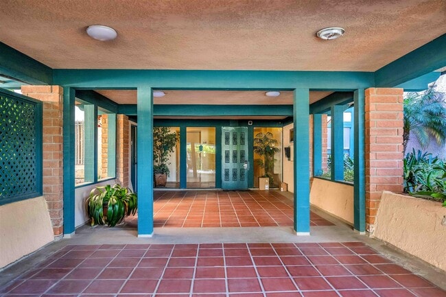 5651 Windsor Way, Unit WindsorCastle Culver City in Culver City, CA - Foto de edificio - Building Photo