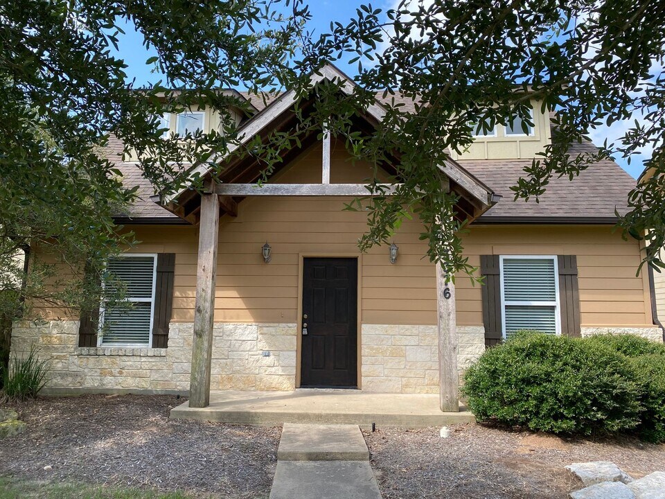 3376 Keefer Loop in College Station, TX - Building Photo