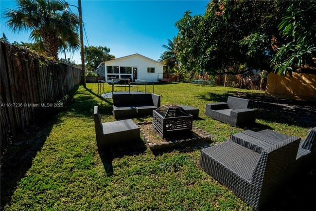 2455 Monroe St in Hollywood, FL - Building Photo - Building Photo