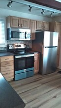 820 Hollywood Dr in Anchorage, AK - Building Photo - Building Photo