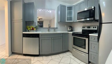404 NW 68th Ave in Plantation, FL - Building Photo - Building Photo