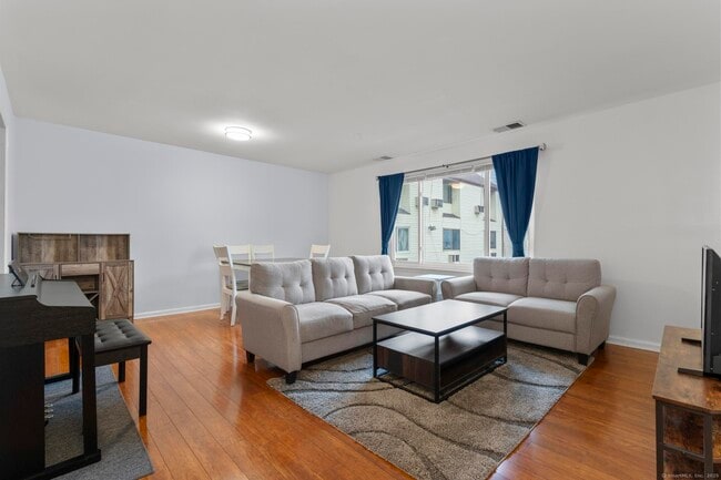 property at 2 Washington Ct