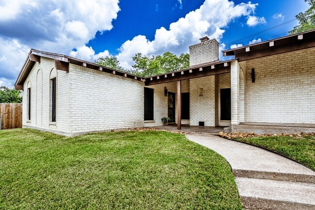 property at 1914 Rosewood Ln