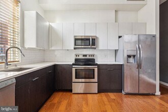 824 E Thompson St in Philadelphia, PA - Building Photo - Building Photo