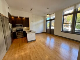 300 E Broad St in Richmond, VA - Building Photo