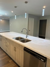 Woodway Garden Townhomes in Houston, TX - Foto de edificio - Building Photo
