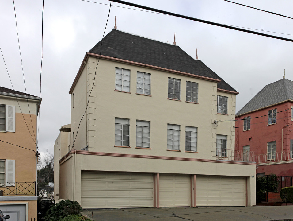 2439 Ivy Dr in Oakland, CA - Building Photo