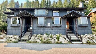 240 Mogul Hill Rd in Sandpoint, ID - Building Photo