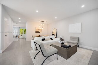 3368 SW 27th St in Miami, FL - Building Photo - Building Photo