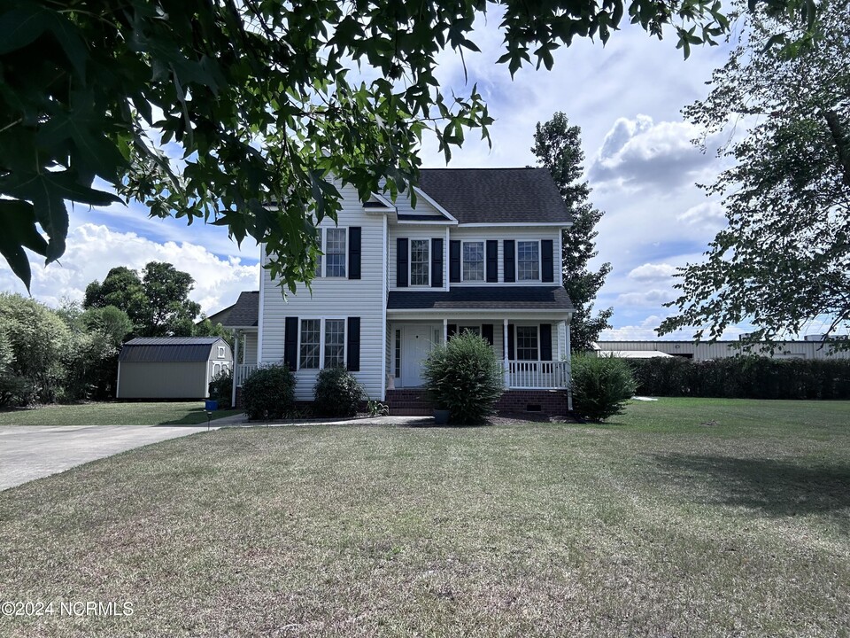 2553 Amanda Pl in Winterville, NC - Building Photo