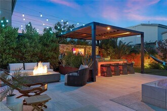 8620 Grove Mill Ct in Las Vegas, NV - Building Photo - Building Photo