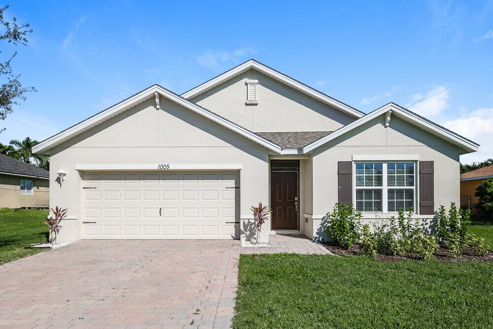 1005 SW 12th Ave in Cape Coral, FL - Building Photo