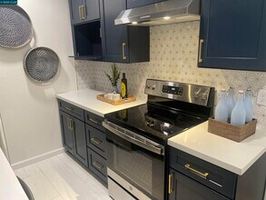 1599 Hays St in San Leandro, CA - Building Photo - Building Photo