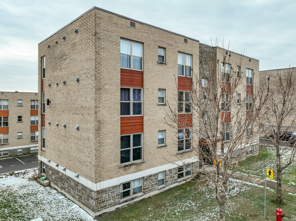 213 Marie-Chapelier Rue in Québec, QC - Building Photo