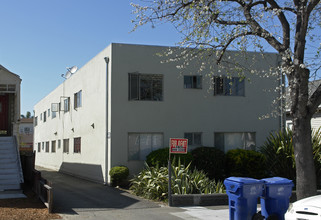 Bay Street Apartments in Alameda, CA - Building Photo - Building Photo