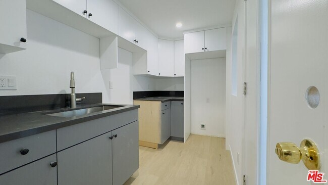 1732 Crenshaw Blvd in Los Angeles, CA - Building Photo - Building Photo