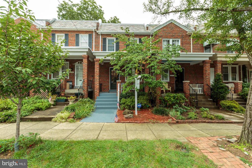 2235 39th Pl NW in Washington, DC - Building Photo