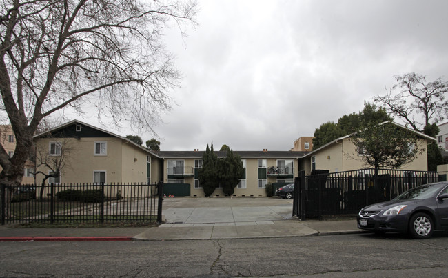610 E 18th St in Oakland, CA - Foto de edificio - Building Photo