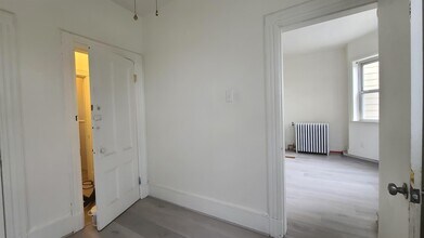 242 Bowers St in Jersey City, NJ - Building Photo - Building Photo