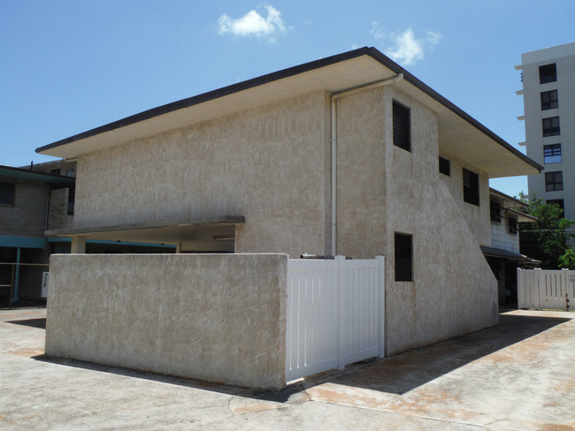 718 Ekela Ave in Honolulu, HI - Building Photo - Building Photo