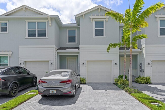 5467 Flannigan Wy in Greenacres, FL - Building Photo - Building Photo
