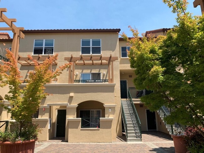 108 Bryant St in Mountain View, CA - Building Photo - Building Photo