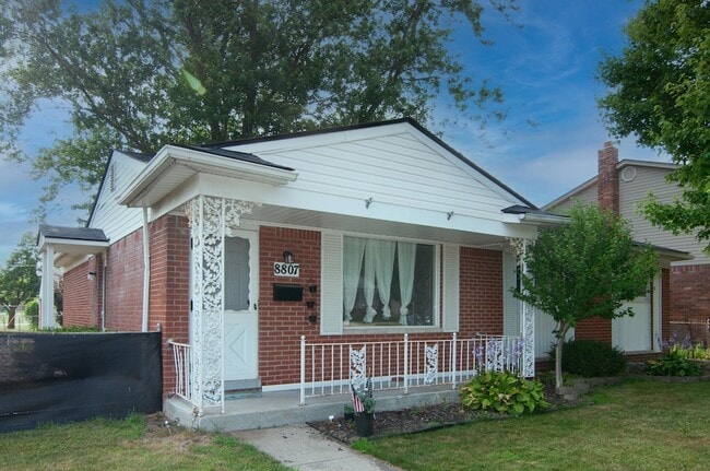 8807 Tavistock Dr in Plymouth, MI - Building Photo - Building Photo