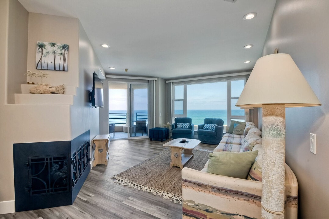 901 S Pacific St in Oceanside, CA - Building Photo