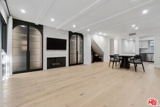 880 Hilldale Ave in West Hollywood, CA - Building Photo - Building Photo
