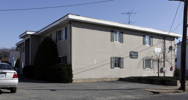 29-31 Knight St in West Warwick, RI - Foto de edificio - Building Photo