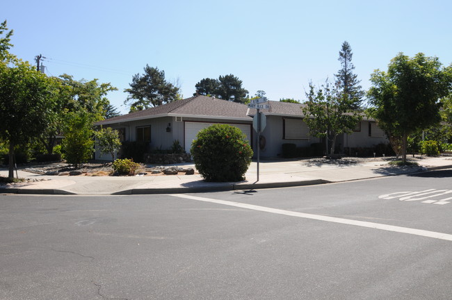 304 Carlton Ave in Los Gatos, CA - Foto de edificio - Building Photo