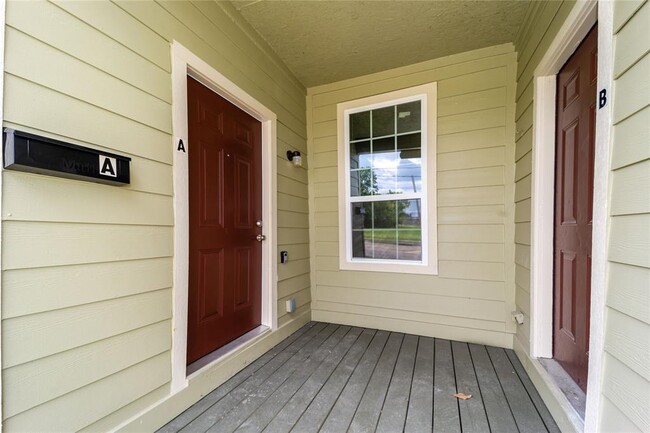 1445 Magnolia St-Unit -A in Beaumont, TX - Building Photo - Building Photo