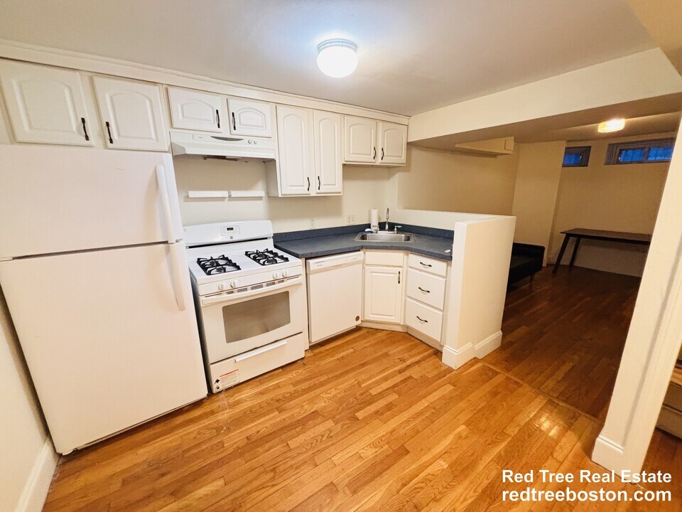 32 Edgerly Rd, Unit B in Boston, MA - Foto de edificio