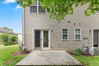 51 Stafford Ct in Fletcher, NC - Foto de edificio - Building Photo