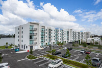 Hidden Lake Apartments in Miami, FL - Building Photo - Building Photo