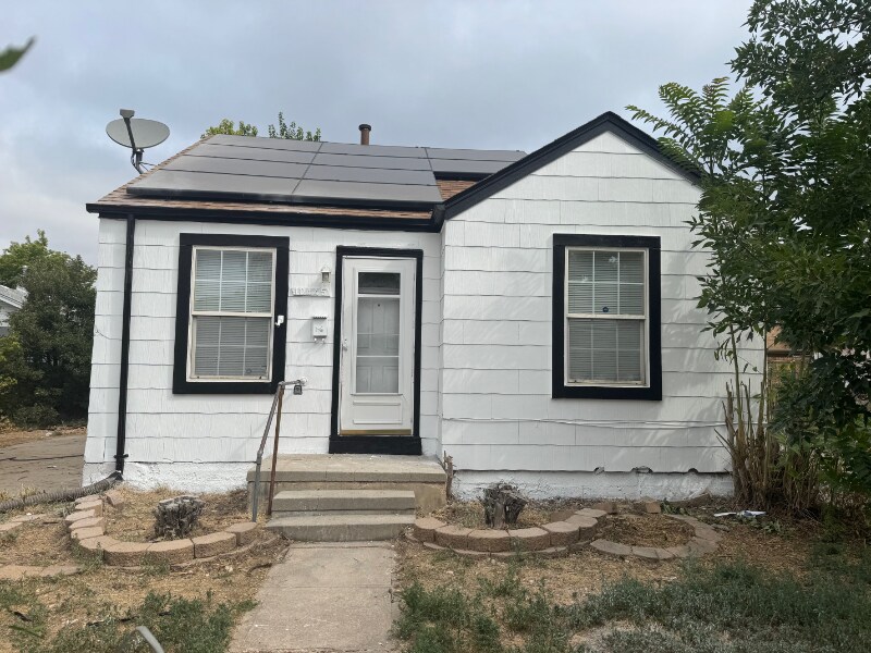 10445 E 17th Ave in Aurora, CO - Building Photo