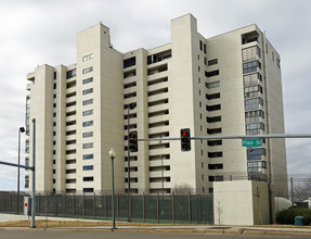 Waterford Plaza in Memphis, TN - Building Photo - Building Photo