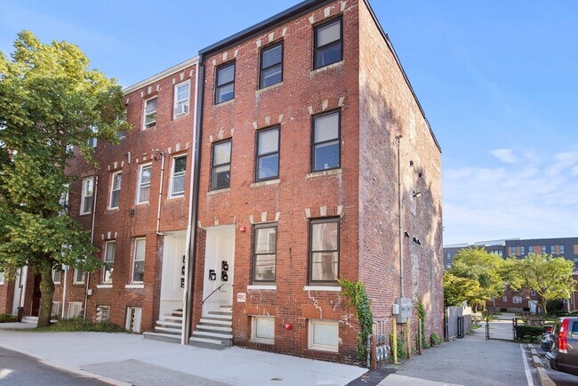 property at 211 W 9th St