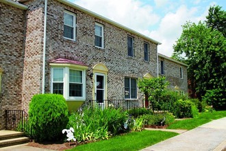 Fairfax Village in Harrisburg, PA - Building Photo - Building Photo