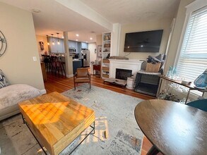 211 W 8th St in Boston, MA - Building Photo - Building Photo