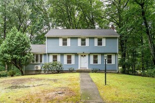 32 Dewey Rd in Lexington, MA - Building Photo