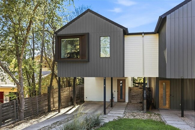 2709 E 14th St in Austin, TX - Building Photo - Building Photo