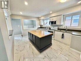 1398 Lakefield St in Oshawa, ON - Building Photo