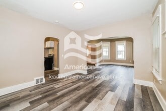 741 25th St in Moline, IL - Foto de edificio - Building Photo