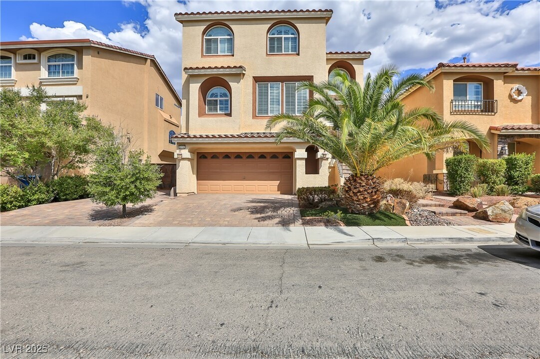 10742 Prairie Wheat Ct in Henderson, NV - Foto de edificio