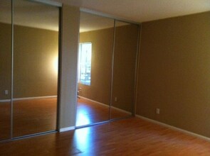 517 Calle Montecito in Oceanside, CA - Foto de edificio - Building Photo
